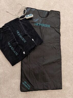 HigherDOSE Black Infrared Sauna Blanket (V3) with Controller and 2 towel inserts